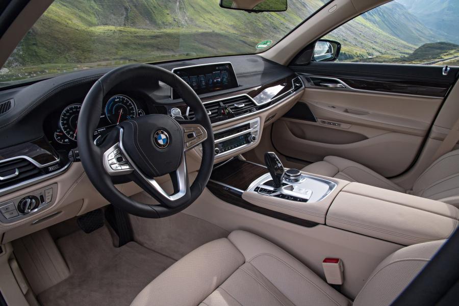  BMW 740Le xDrive iPerformance 2016 года  (фото 7 из 14)